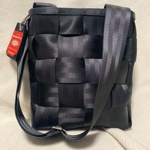 Harvey’s seatbelt black crossbody